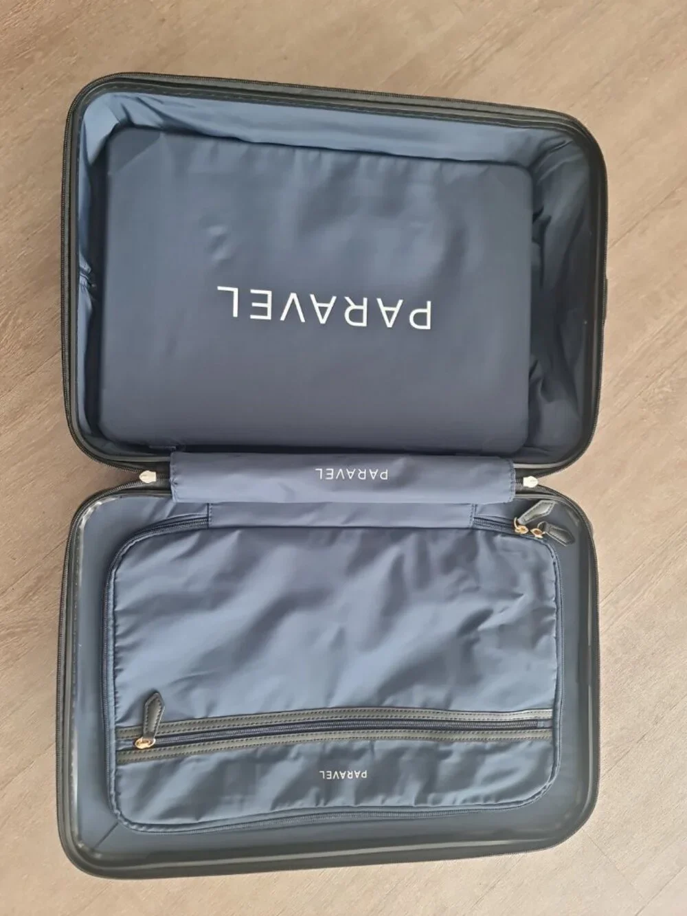 Paravel Aviator Black Hardshell Hardcase Spinner Suitcase Luggage Carry On